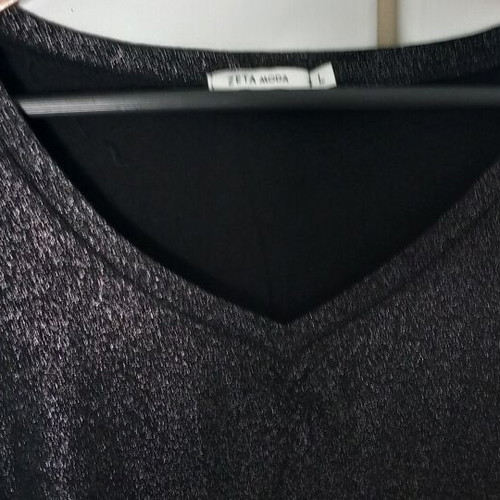 Sleeveless top, shiny elastic fabric. Size M/L