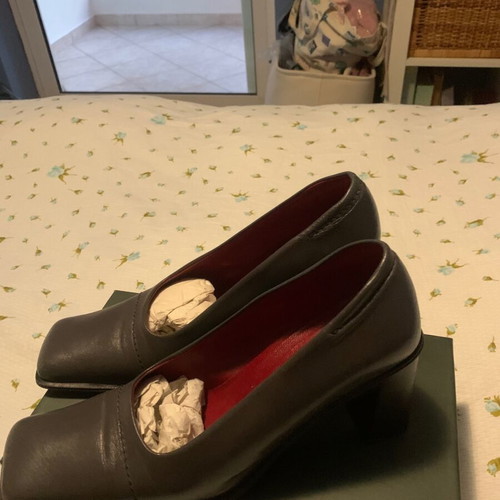 Ioannis gray leather pumps like new with wide heel size 39