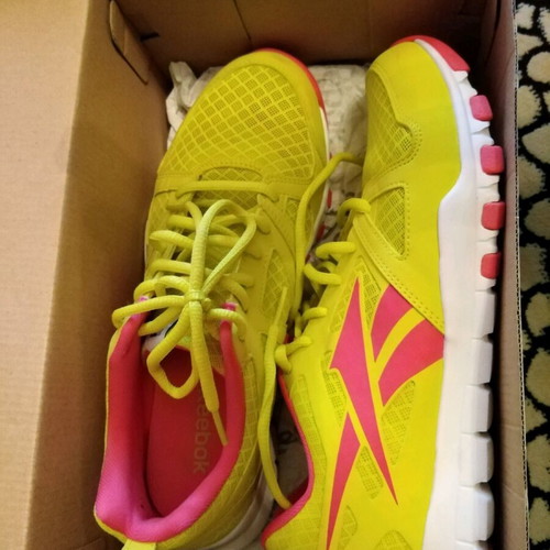 Reebok unisex athletic shoes like new