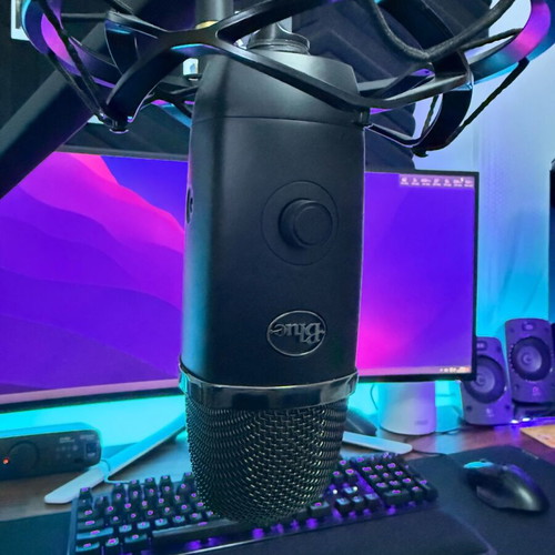 Blue Yeti X condenser microphone like new with bonus Boom Arm