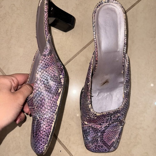 Vintage purple pumps size 40 used, need retail