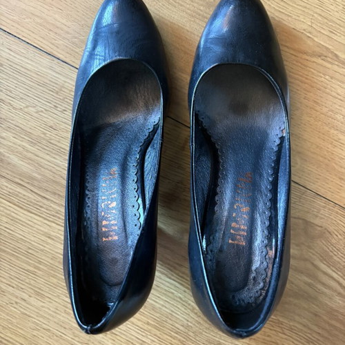 Low heel shoes, natural leather, size 35, black