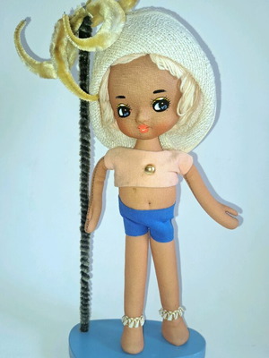 Japanese doll from the 1960s with base, like new