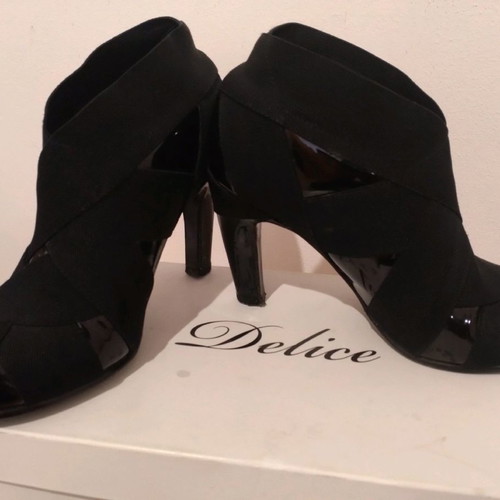 United Nude ankle boots used, black with patent and straps, size 38