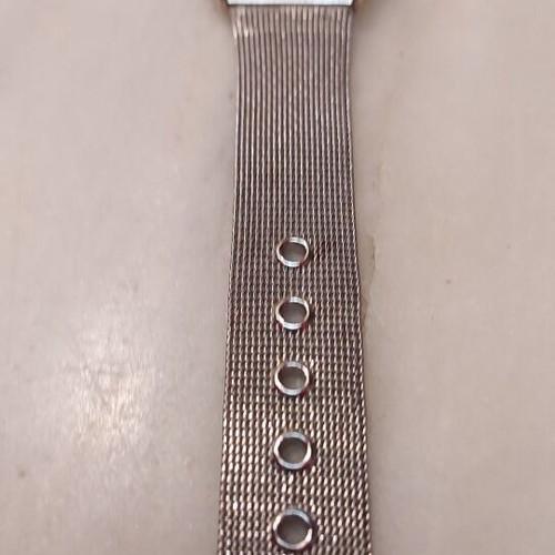 Silver women's wristwatch with Latin numerals, battery-powered