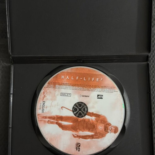 Half-Life 2 PC game like new, no manual