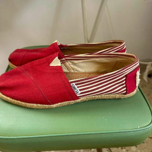 Toms W8 shoes, size 38.5, red striped