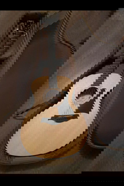Taylor 114e guitar