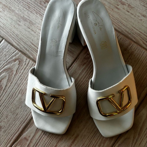 Sandals like new, white, size 38, platform style