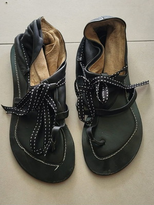 Esthissis black leather polka dot sandals like new, size 38