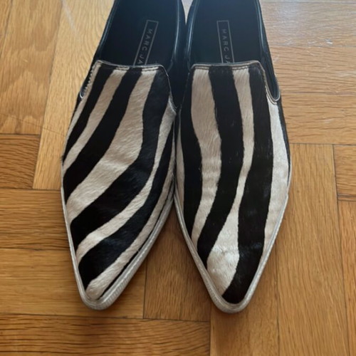Marc Jacobs pointed pony skin flats like new, size 38, black and white