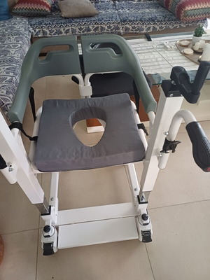 Mobility lift chair new with accessories and cushion