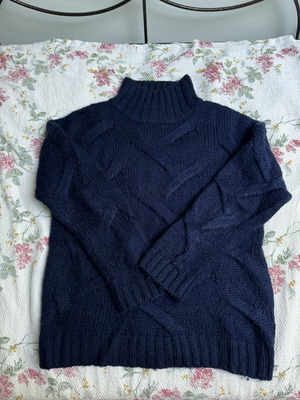 Boohoo navy blue turtleneck sweater, size S/M