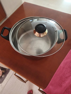 Prisma stainless steel pot 22cm like new with glass lid