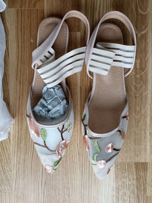 Дамски сандали номер 42 нови, неизползвани