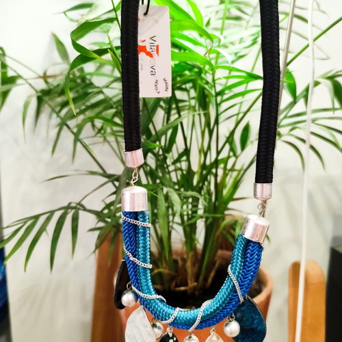 Statement necklace new, black and blue