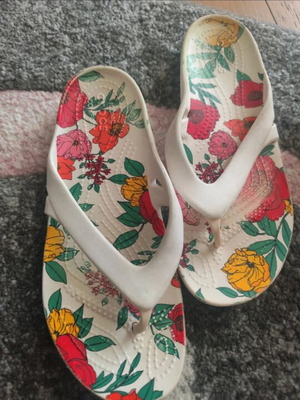 Σαγιονάρες Crocs μεταχειρισμένες, μέγεθος 37-37.5, άσπρες