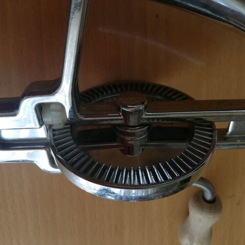 Egg beater vintage used manual working