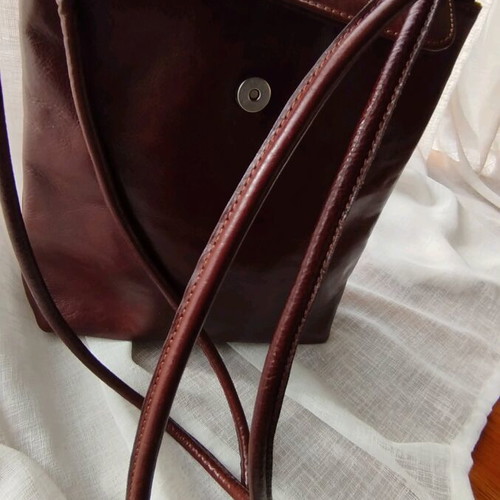 Brown shoulder bag made of genuine leather like new