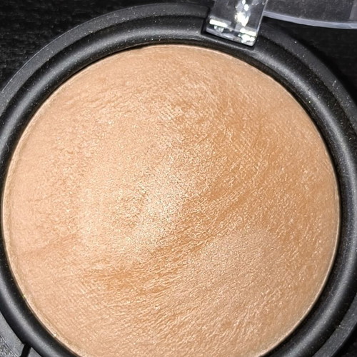 Dust & Cream baked bronzer