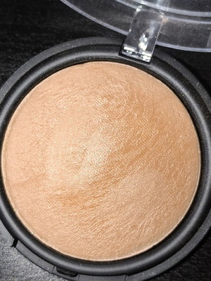 Dust & Cream baked bronzer