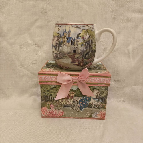 Porcelain mug with princess carriage and horse, new in box, 420ml