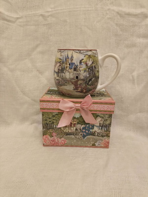Porcelain mug with princess carriage and horse, new in box, 420ml