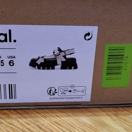 Desigual Chunky Platforms size 36 like new, beige and black