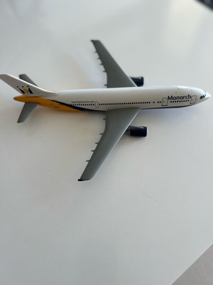 Airplane figure used, static