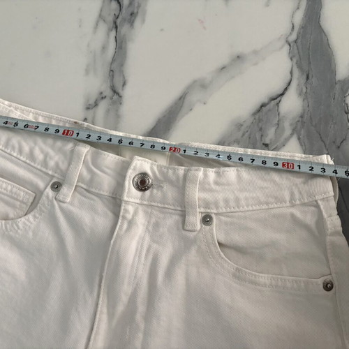 H&M λευκά τζιν σορτς μεταχειρισμένα, μέγεθος 38, στενή γραμμή