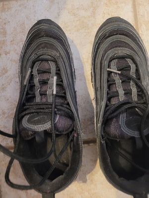 Nike Air Max athletic shoes like new, size 42, black