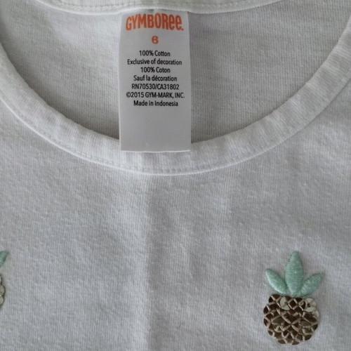 Sleeveless t-shirt for 6-year-old girl like new, with pineapples