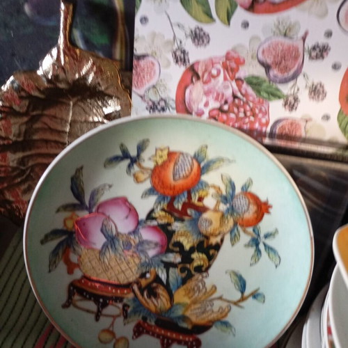 Decorative plate hand-painted, like new, 22 cm diameter