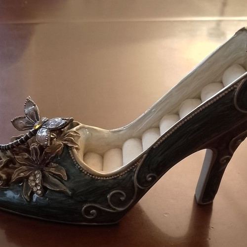 Jewelry box shoe like new with dragonfly for rings