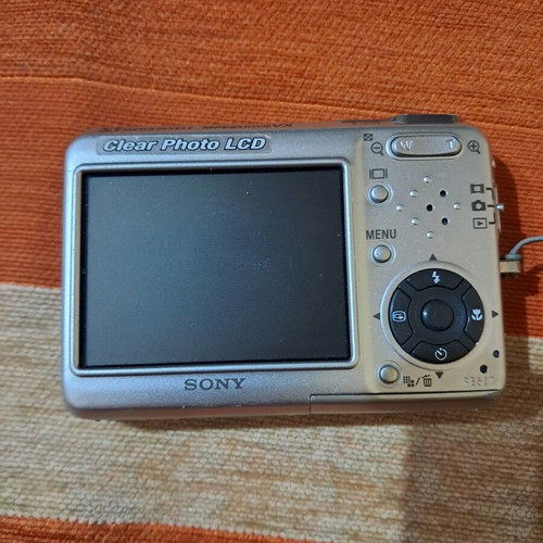 Sony Cyber-shot DSC-T3 digital camera like new, 5.1 Mp