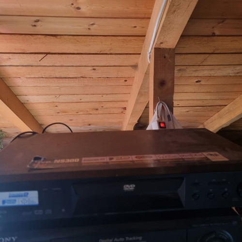 Dvd player used, functional without connection cable and remote