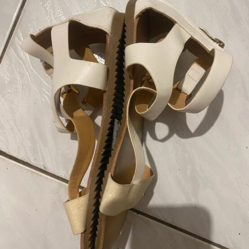 Flat white sandals, size 39