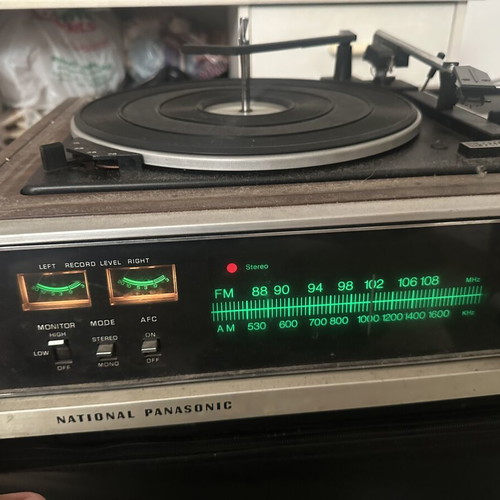 National Panasonic turntable with FM/AM/phono/stereo cassette