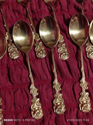 Комплект прибори употребявани, 6 вилици, 5 чаени лъжички, 2 големи лъжици, шпатула