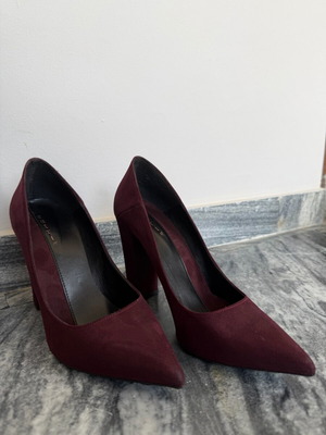 Beatris dark purple suede pumps like new, size 39