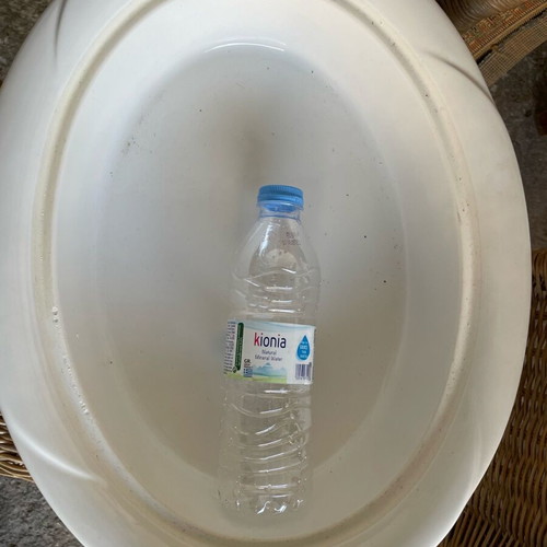 Large serving dish like new with metal base