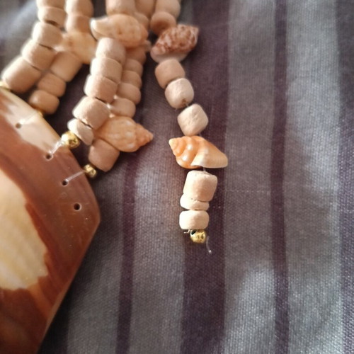 Shell necklace used, beige and brown