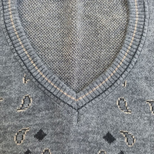 Boho gray V-neck sweater with patterns like new, one size