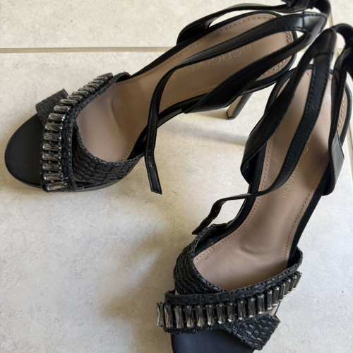 BCBG Maxazria black heels size 36.5 like new