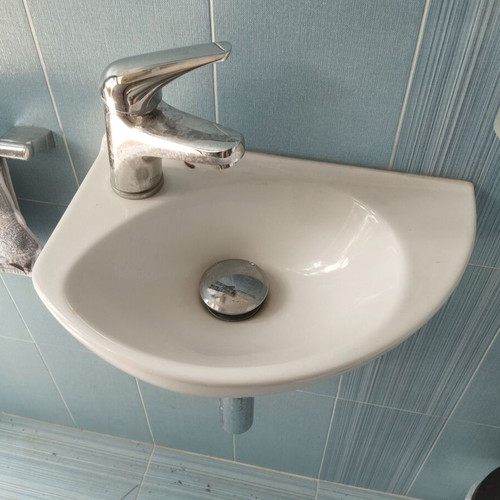 Villeroy Oblic sink 40 x 26.5 cm like new with inox siphon