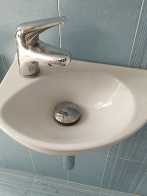 Νιπτήρας Villeroy Oblic 40 x 26,5 σαν καινούργιος με inox σιφόνι