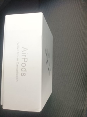 AirPods 4 used, like new with box