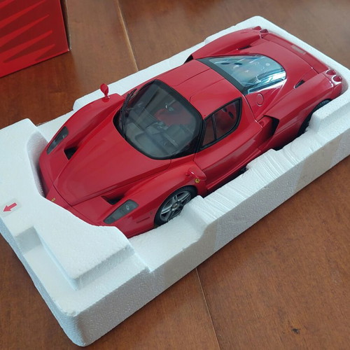 Ferrari Enzo BBR model 1:18 used with accessories