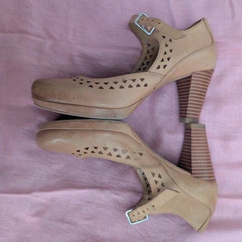 Clarks beige Mary Janes like new, size 36