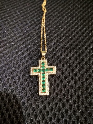 Cross with chain new with 12 emerald zircon stones, gold color